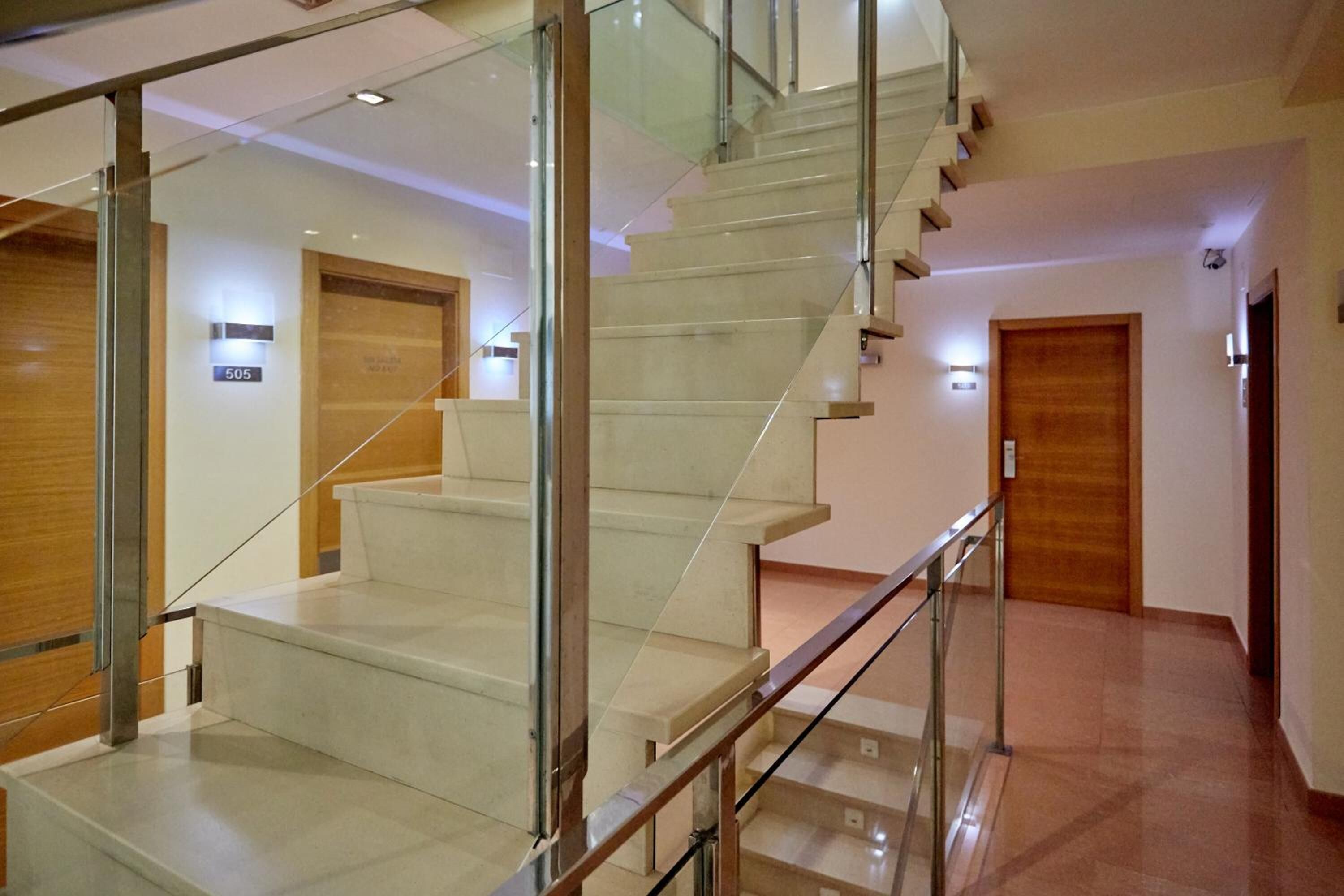 المنشأة من الداخل