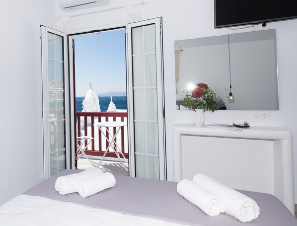 4 多间卧室、客房内保险箱、办公桌、熨斗/熨衣板