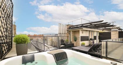 Triplex with Jacuzzi & Parlement view