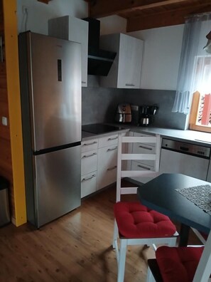 Fridge, oven, dishwasher, coffee/tea maker