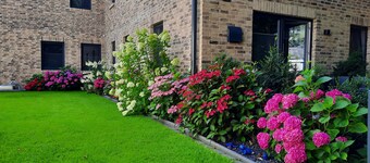 Chic vacation home, nestled in the beautiful Schleil landscape, 53 square meters of living space, for up to 4 people plus toddler. Facilities: Baby crib, beautiful garden area with play facilities and covered barbecue and smoking area, fly screens...