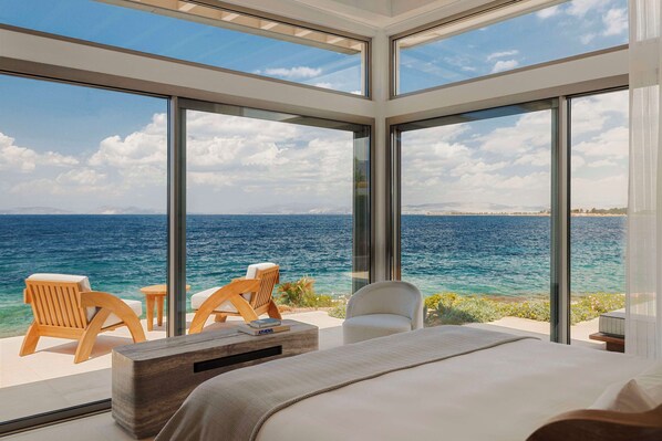 Minibar, in-room safe, blackout curtains, iron/ironing board - One&Only Aesthesis (Glyfada)