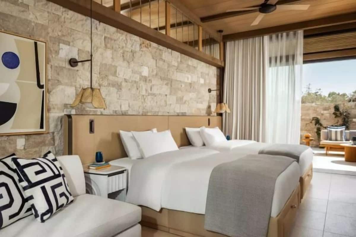 Minibar, caja de seguridad en la habitación y cortinas blackout