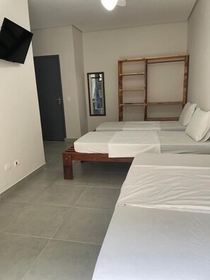 Quarto quádruplo standard | Wi-Fi de cortesia