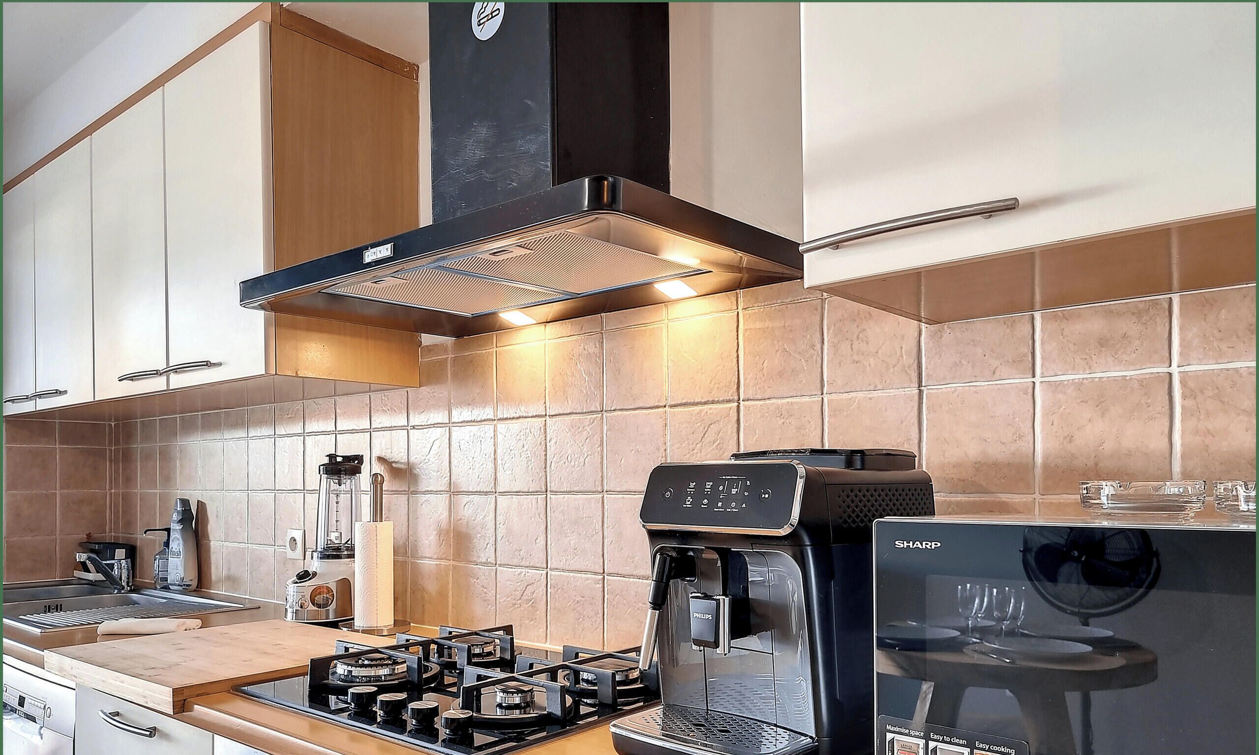 Køleskab, mikrobølgeovn, ovn, kogeplade