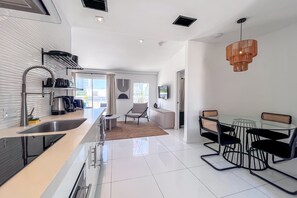 Elite Penthouse | Iron/ironing board, free WiFi, bed sheets - Apartments at 100 Collins (Miami Beach)