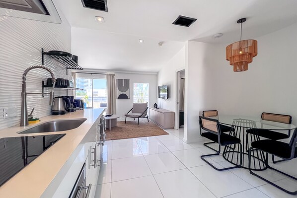 Penthouse Élite | Fer et planche à repasser, Wi-Fi gratuit, draps fournis