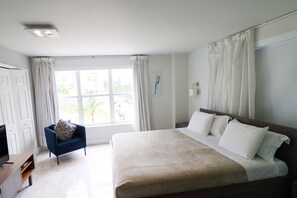 مكواة/لوح كي وواي فاي مجان ًا وملاءات أسرّة