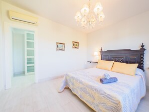 3 chambres, fer et planche à repasser, Wi-Fi gratuit, draps fournis