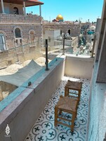 Quarto casal superior | Frigobar, cofres nos quartos, espaço de trabalho para notebook