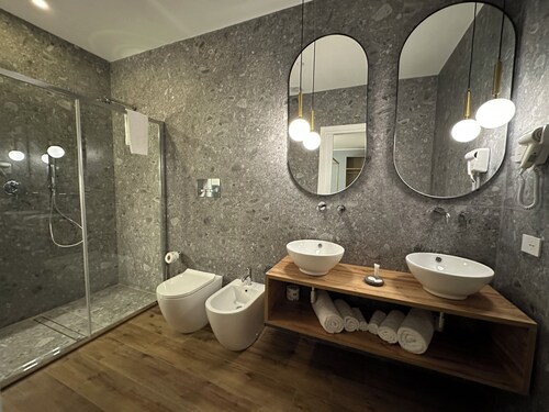 KRYSOS LUXURY ROOMS