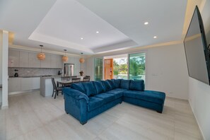 Villa, 3 Bedrooms, Pool Access (Sea Horse) | Living room - Ocean One Roatan (Roatan)