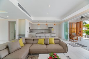 Luxury-Villa, 3 Schlafzimmer, Poolzugang, eingeschränkter Meerblick | Wohnbereich