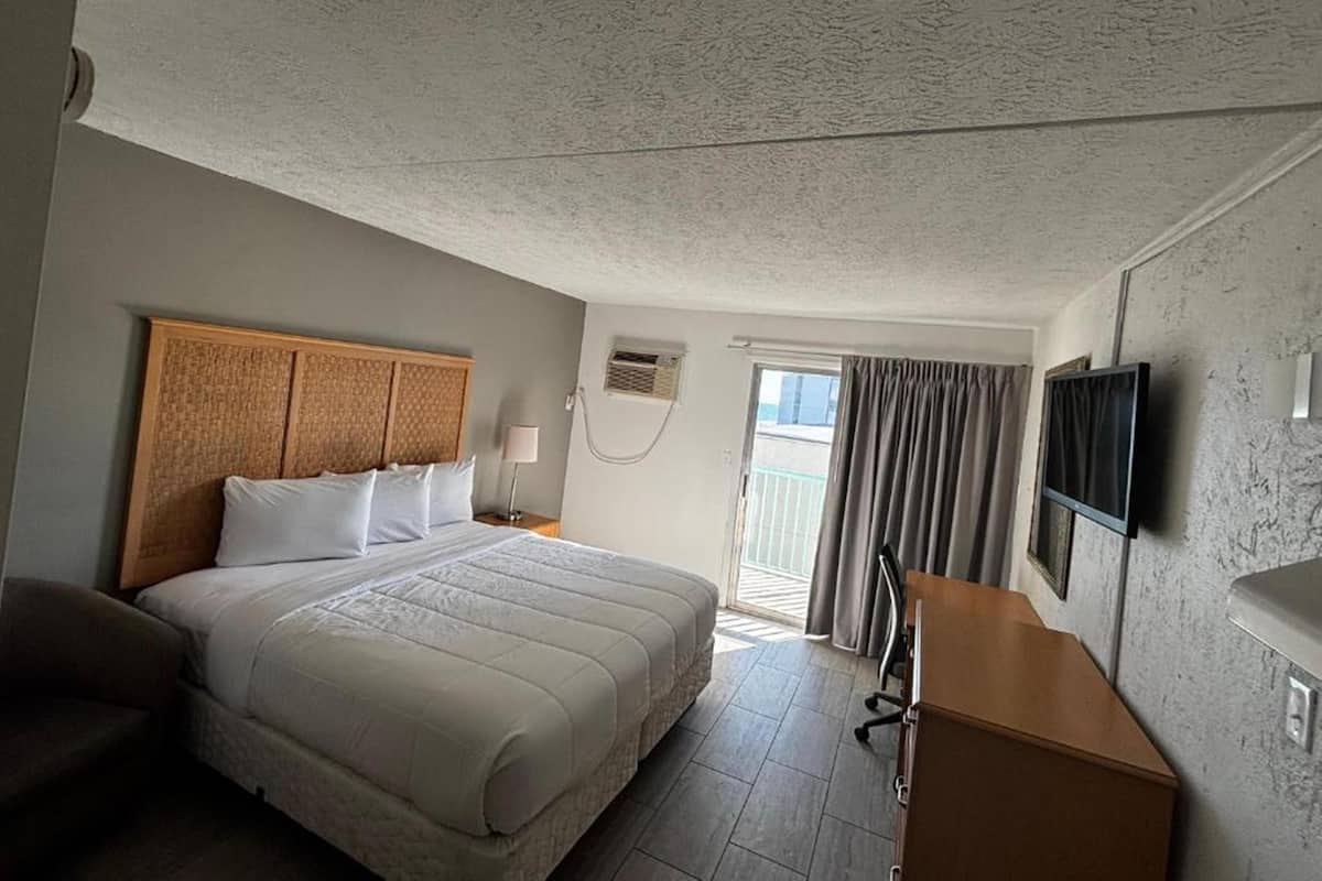 Escritorio, espacio para trabajar con laptop, cortinas blackout y wifi