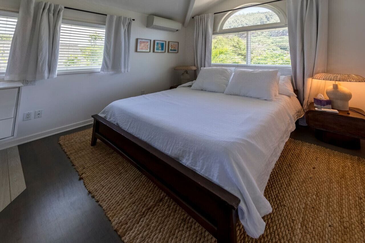 6 bedrooms, desk, iron/ironing board, travel crib