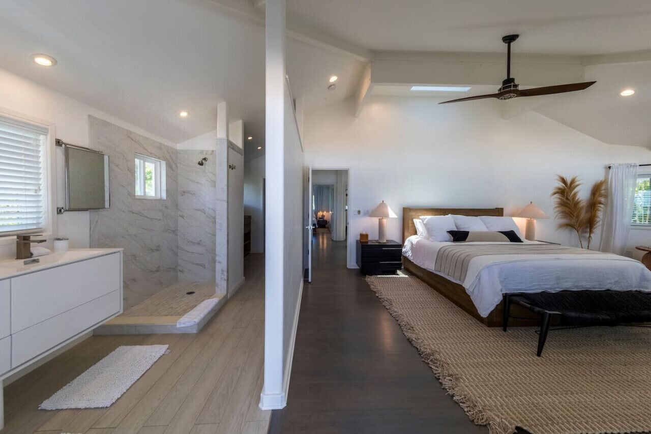 6 bedrooms, desk, iron/ironing board, travel crib