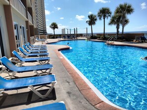 Piscina all'aperto, una piscina riscaldata