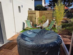 Terrace/patio - Superbe appartement avec jacuzzi avec jardin privé (Bron)