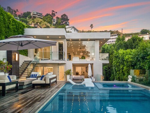 Sunset Heights - Elegant Modern Villa With Beautiful Views in the Hills