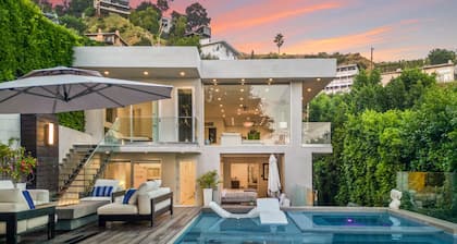 Sunset Heights - Elegant Modern Villa With Beautiful Views in the Hills