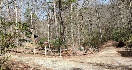Creekside Peaceful Cabin