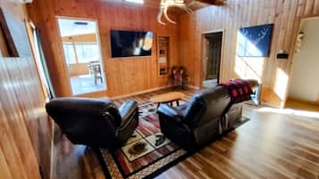 Smart-TV, Kamin, Tischfußball