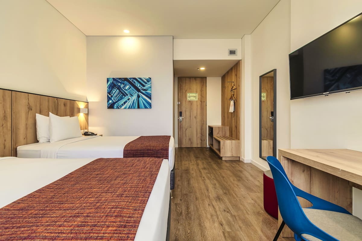 twin room | 1 bedroom, in-room safe, desk, laptop workspace