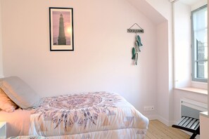 2 bedrooms, iron/ironing board, free WiFi