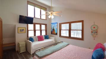 3 bedrooms, iron/ironing board, travel crib, free WiFi