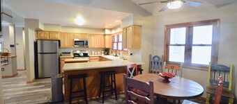 Golf Course and Mountain View - MINUTES from the Resort