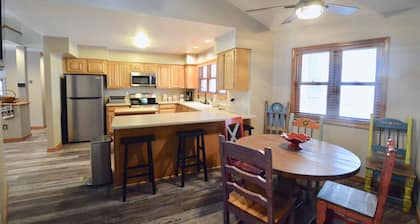 Golf Course and Mountain View - MINUTES from the Resort