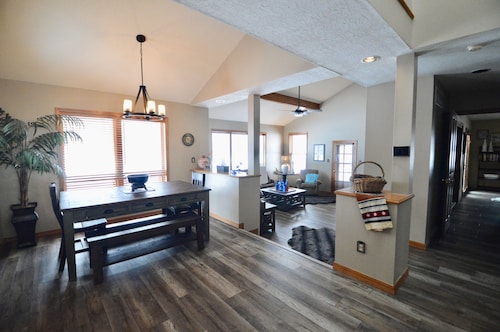 Golf Course and Mountain View - MINUTES from the Resort