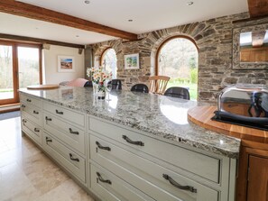 Dishwasher, cookware/dishes/utensils