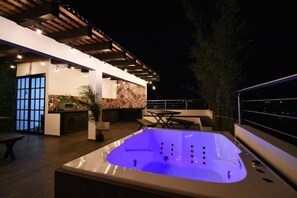 Bain à remous extérieur