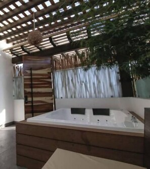 Bain à remous intérieur