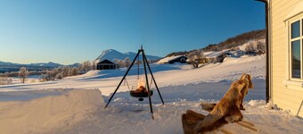 Cozy idyllic in scenic Lykkja