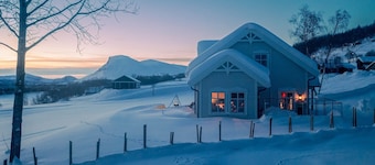 Cozy idyllic in scenic Lykkja