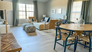 Smart TV, Hulu, books, streaming services