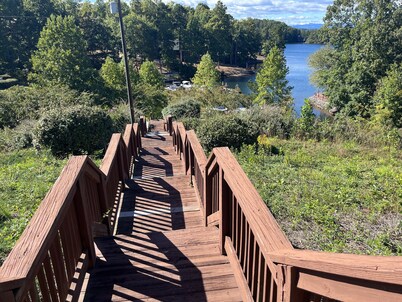 Game Day Lake Retreat - Close to Clemson - Sunset views of Lake Keowee