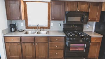 منزل عائلي - غرفة نوم واحدة | مطبخ خاص | ثلاجة صغيرة، ميكروويف، فرن، ماكينة لصنع القهوة/الشاي