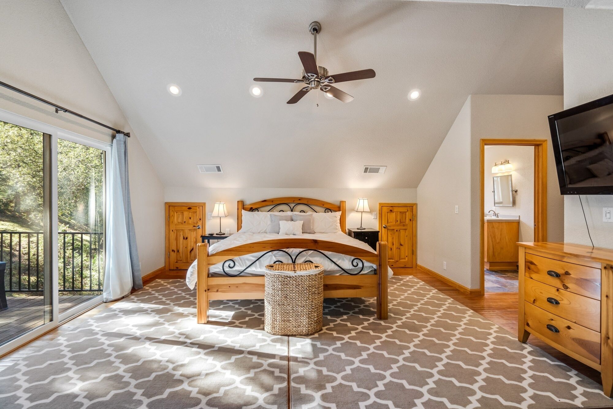 Sunnyside Up - Wooded Home with Foosball Table by Yosemite Region Resorts