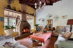 24-inch TV with digital channels - Maravilhosa vista no Sítio Namaacha (Petrópolis)