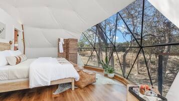 Luxury-Ferienhütte, zum Garten hin | 2 Schlafzimmer, hochwertige Bettwaren, individuell dekoriert