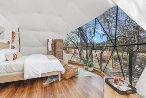 Cabane Luxe, côté jardin | Literie de qualité supérieure, décoration personnalisée