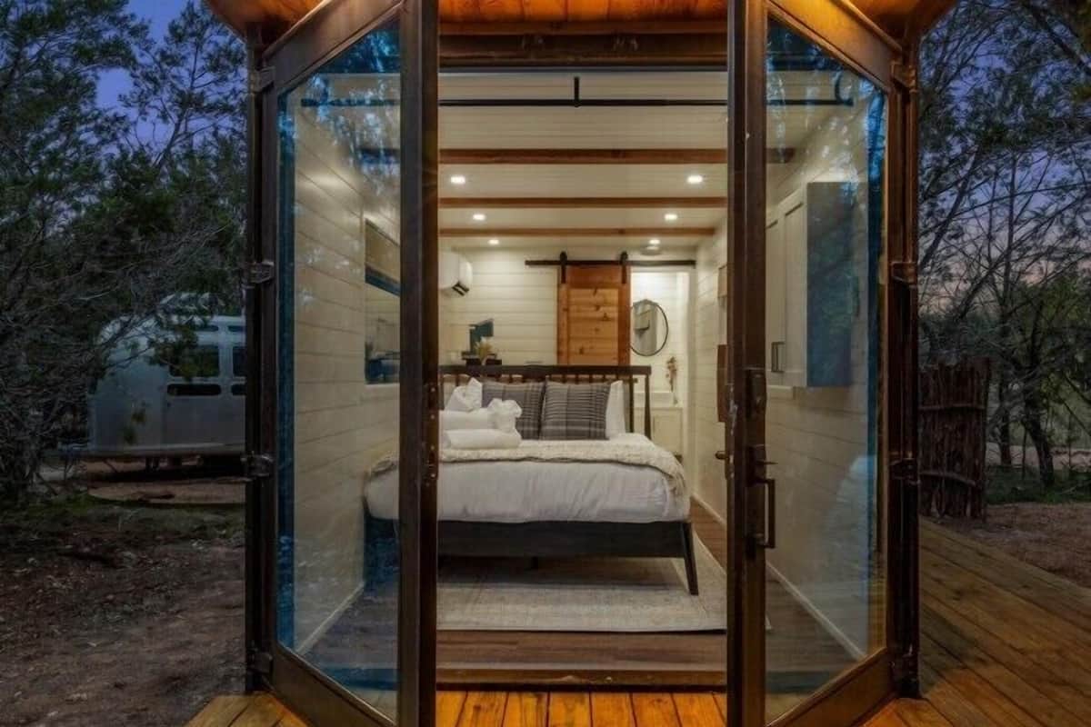 2 bedrooms, premium bedding, individually decorated