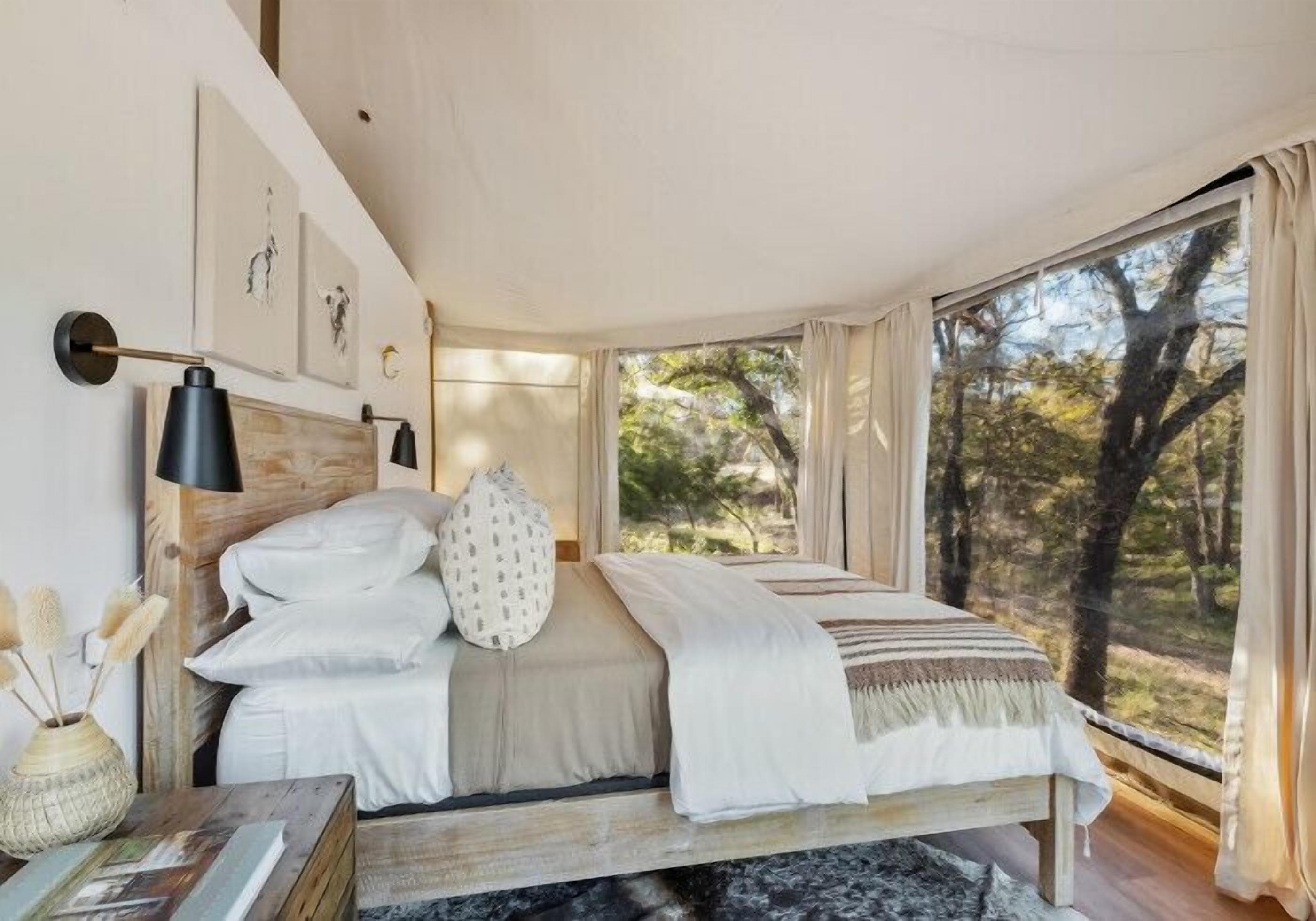 Luxury-Zelt, zum Garten hin | Hochwertige Bettwaren, individuell dekoriert, individuell eingerichtet