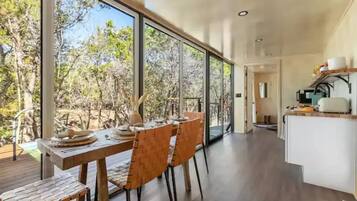 Cabane Luxe, animaux de compagnie acceptés, cÎté jardin | Cuisine privée