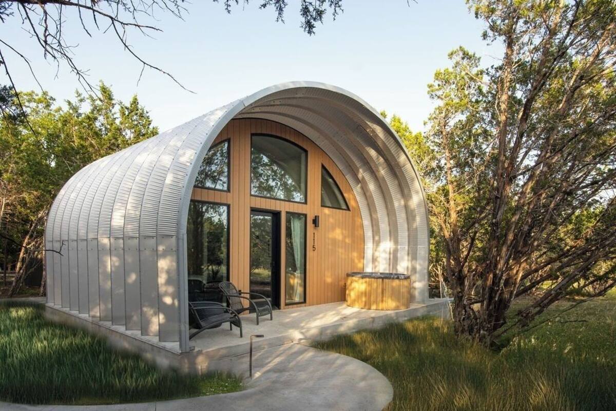 Quonset | Kaliteli yatak takımı, ütü/ütü masası, ücretsiz kablosuz İnternet