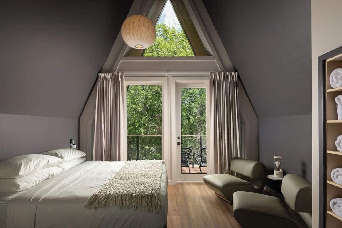 2 bedrooms, premium bedding, individually decorated