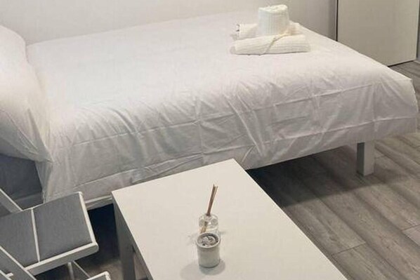 Iron/ironing board, free WiFi - Remarkable 1-bed Studio in London (London)